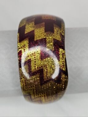Gold & Burgundy Glitter Chevron Resin Bangle – Bold Statement Bracelet Y2K
